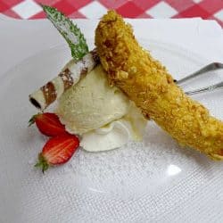 Einfach köstlich: Die Knusprige Banane mit Eis und Sahne aus dem Gasthof Hirsch in Günzach.